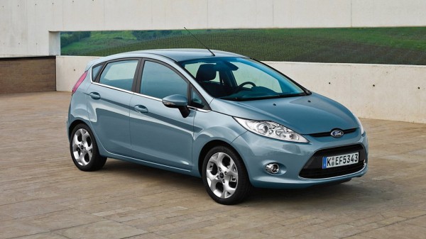 ТОП-5 недорогих иномарок с пробегом для девушек