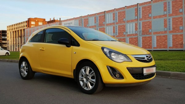 ТОП-5 недорогих иномарок с пробегом для девушек