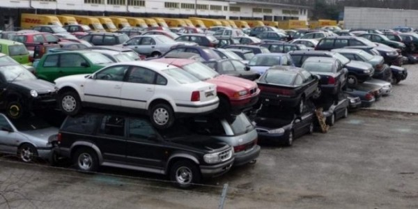 Четыре из пяти импортированных в Украину авто были с пробегом