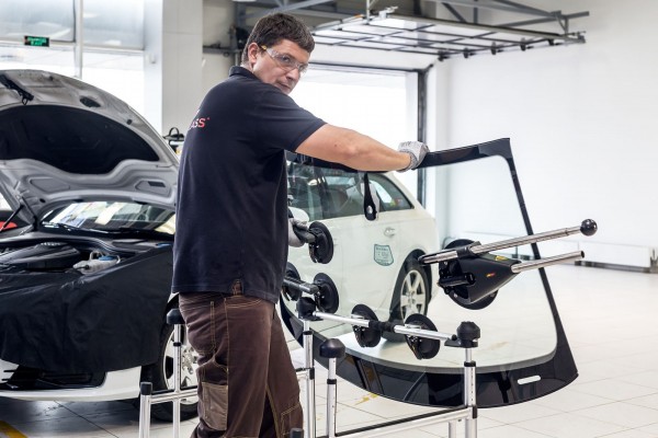 Краткий курс стекловедения: что нужно знать, если вы планируете менять стекло в машине