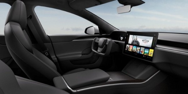 Видео: владелец перечислил заводские проблемы новой Tesla Model S