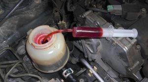 Замена жидкости гидроусилителя руля: как заменить масло ГУР самому