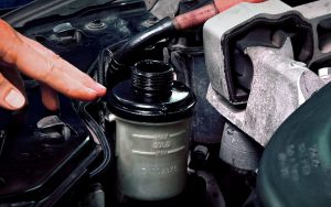 Замена жидкости гидроусилителя руля: как заменить масло ГУР самому