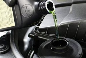 Замена жидкости гидроусилителя руля: как заменить масло ГУР самому