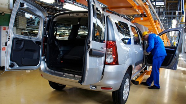 Названа средняя зарплата работников АвтоВАЗа