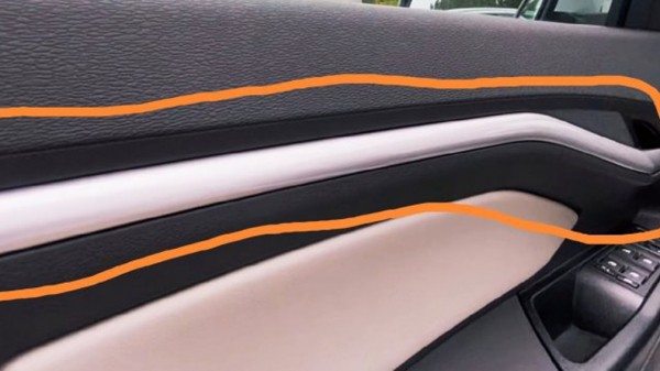 На модель Lada Vesta стали устанавливать новые вставки обивок дверей