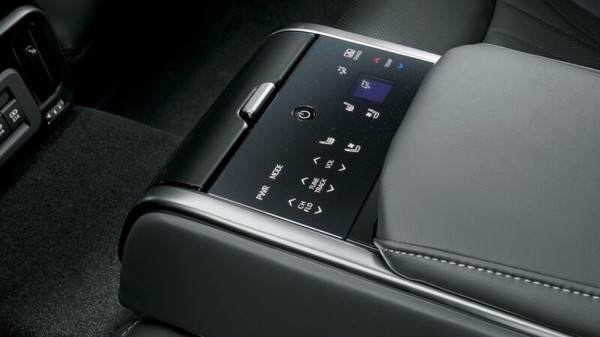 Toyota начала использовать в автомобилях сделанный из растений пластик