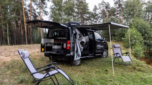 Микроавтобус Peugeot Traveller приспособили для охоты и рыбалки