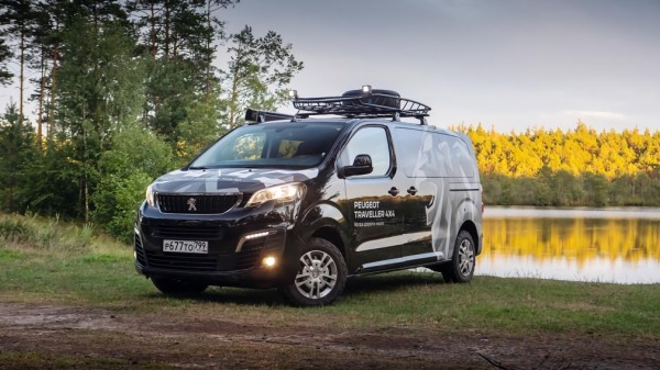 Микроавтобус Peugeot Traveller приспособили для охоты и рыбалки