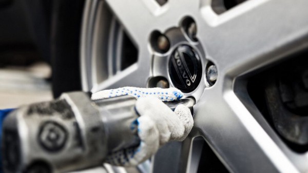 Эксперт Архиреев перечислил водителям в России основные схемы мошенничества на шиномонтаже