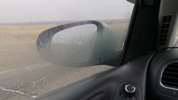 Причины запотевания стекол автомобиля и способы их решения