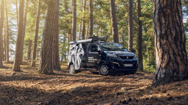 Микроавтобус Peugeot Traveller приспособили для охоты и рыбалки