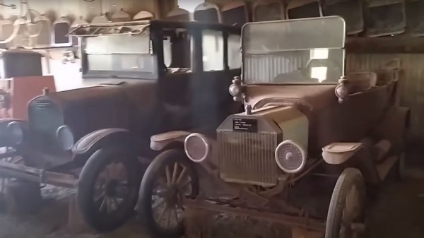 В США обнаружили самую большую коллекцию моделей Ford возрастом около 100 лет