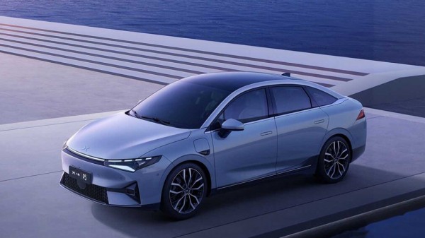 В Китае начались продажи электрического седана Xpeng P5