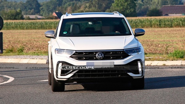 Фотошпионы заметили обновленные Volkswagen T-Roc и T-Roc R без камуфляжа