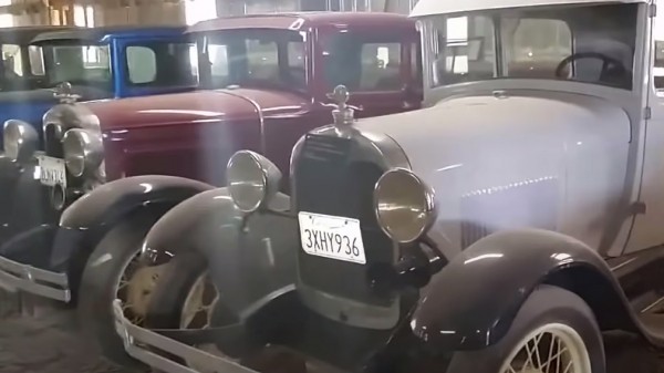 В США обнаружили самую большую коллекцию моделей Ford возрастом около 100 лет