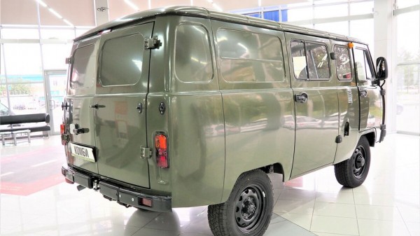 Журналист Yahoo News Japan включил российский УАЗ-452 в список уникальных кроссоверов