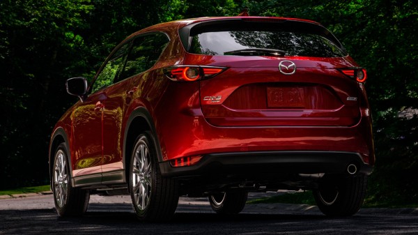 Опубликованы новые изображения рестайлингового кроссовера Mazda CX-5