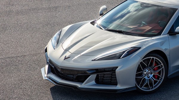 Chevrolet опубликовала первое фото экстремального Corvette Z06 нового поколения