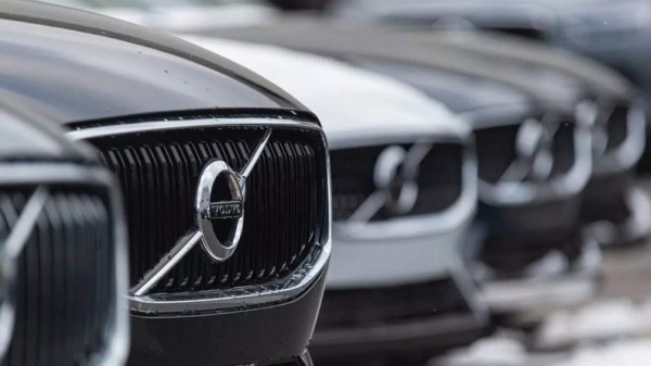 Компания Volvo представит обновлённый логотип на авто с 2023 года