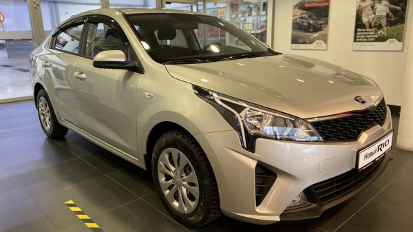 LADA Vesta стала альтернативой дефицитной LADA Granta на рынке России