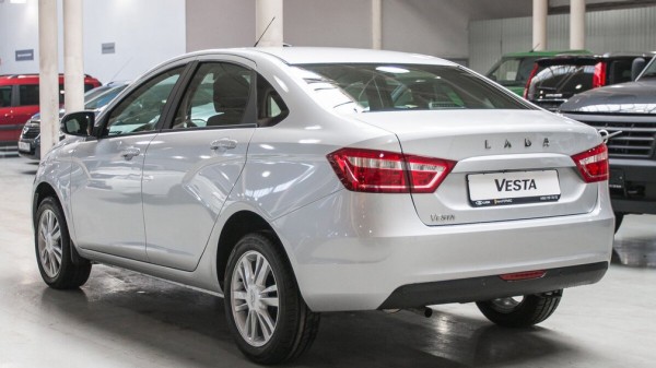 На модель Lada Vesta стали устанавливать новые вставки обивок дверей