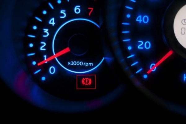 Индикация на приборной панели: восклицательный знак