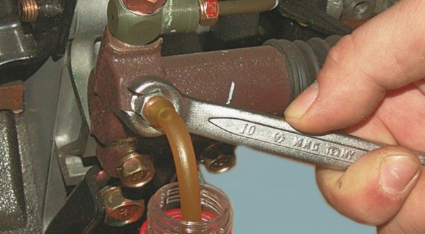 Как правильно прокачать сцепление: прокачка сцепления своими руками без посторонней помощи