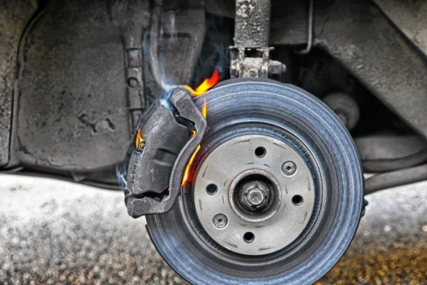 Какие тормозные колодки лучше: как подобрать лучшие тормозные колодки на машину правильно