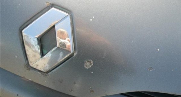 Мухобойка на капот: нужная вещь или бесполезная трата денег?