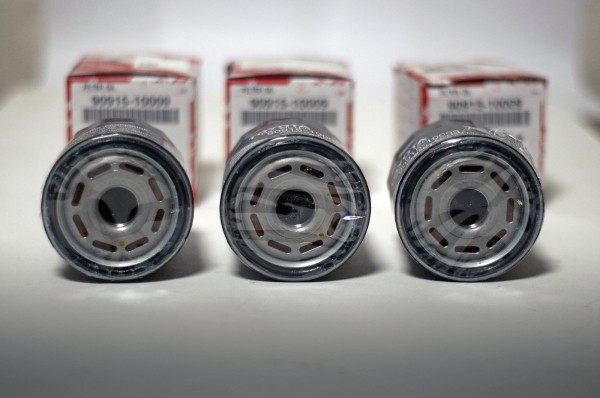 Отличается даже металл: сравниваем оригинальный и поддельный масляные фильтры