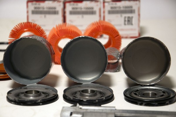 Отличается даже металл: сравниваем оригинальный и поддельный масляные фильтры