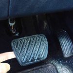 По какой причине скрипят тормоза при торможении на машине: что нужно знать