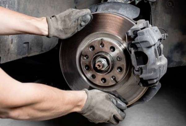 По какой причине скрипят тормоза при торможении на машине: что нужно знать