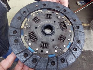 Почему буксует сцепление автомобиля: основные причины и ремонт