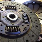 Почему возникают проблемы с включением задней передачи