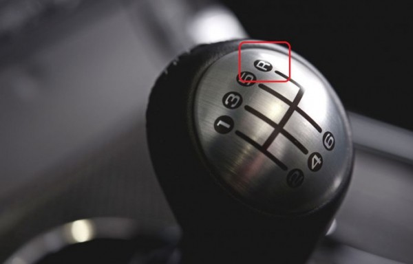 Почему возникают проблемы с включением задней передачи