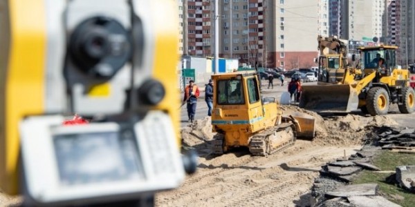 Полцарства за дороги: сколько планируют потратить на ремонт в 2022 году?