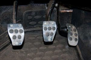 Тугая педаль сцепления: причины&nbsp; неисправности