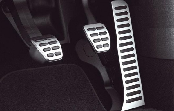 Твердая или мягкая педаль тормоза: в чем причина и что делать