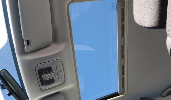 Устанавливаем люк на крышу авто