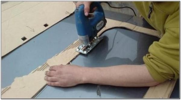 Устанавливаем люк на крышу авто