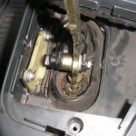 Замена чехла рычага КПП и ручки переключения передач: что нужно знать
