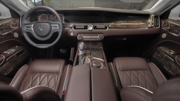 В Москве открылся новый автосалон Aurus на территории завода имени Лихачёва