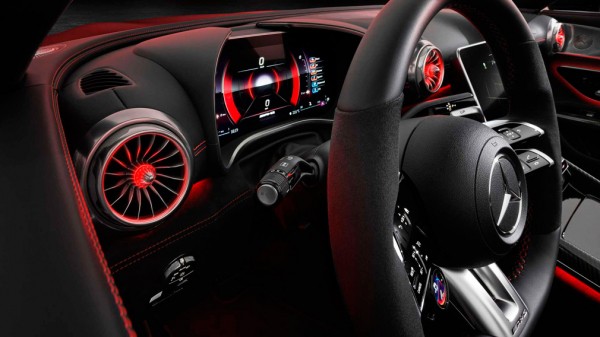 Компания Mercedes представила новый 585-сильный кабриолет SL