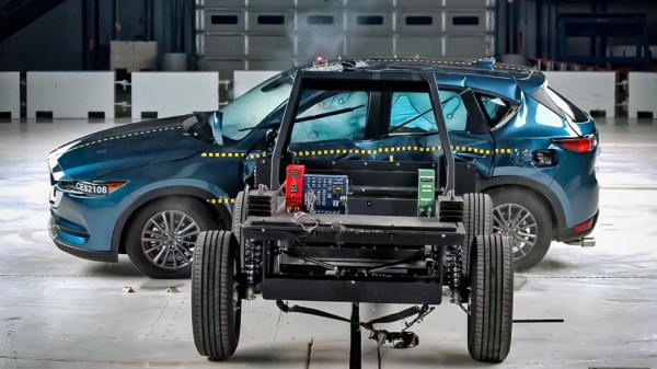 Только один кроссовер из двадцати справился с новым боковым краш-тестом