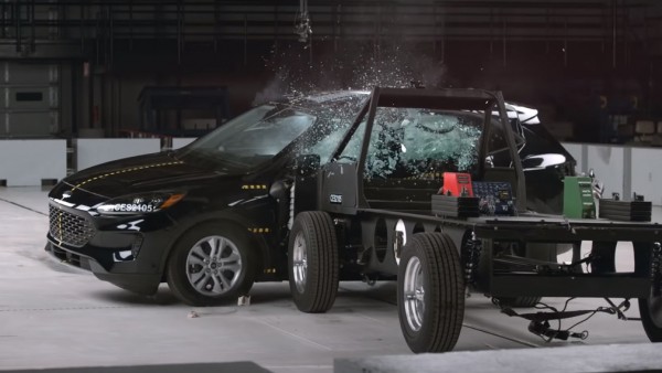 Только один кроссовер из двадцати справился с новым боковым краш-тестом