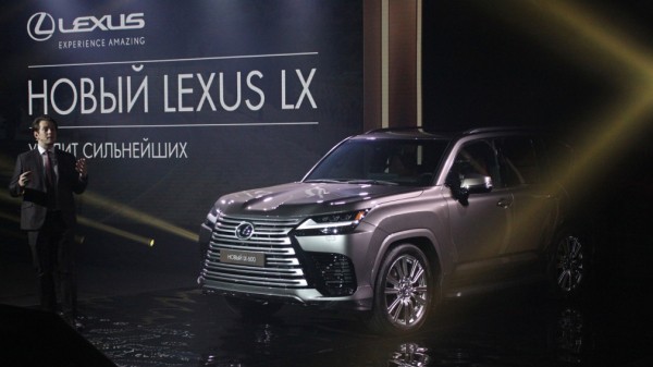 Компания Lexus показала в Петербурге новый внедорожник LX