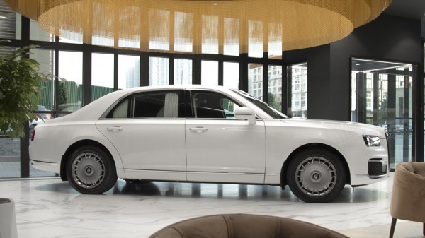 В Москве открылся новый автосалон Aurus на территории завода имени Лихачёва