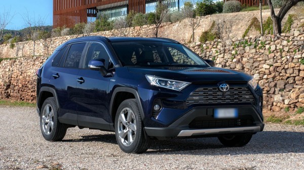 Эксперты рассказали, сколько стоят популярные кроссоверы в дилерских центрах